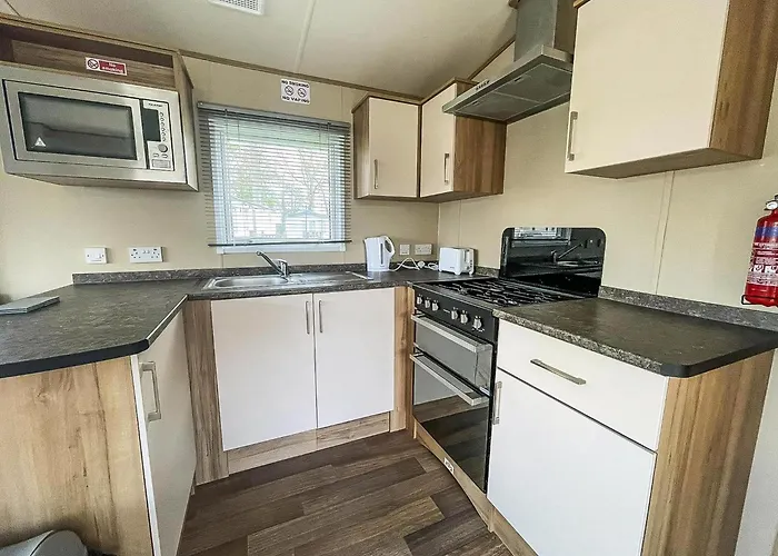 Lovely 6 Berth Caravan With Decking At Carlton Meres In Suffolk Ref 60058M