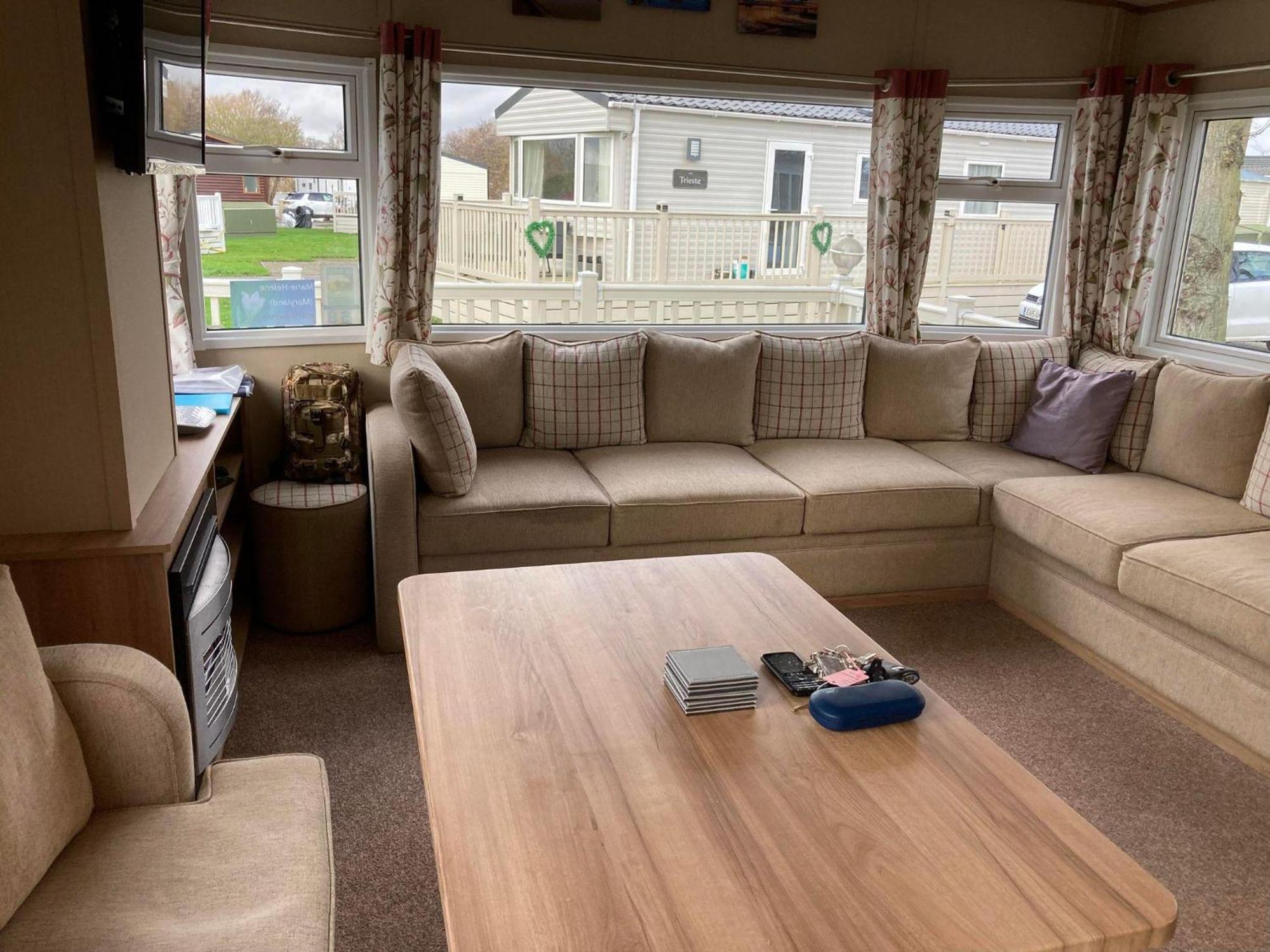 Campsite Lovely 6 Berth Caravan With Decking At Carlton Meres In Suffolk Ref 60058m