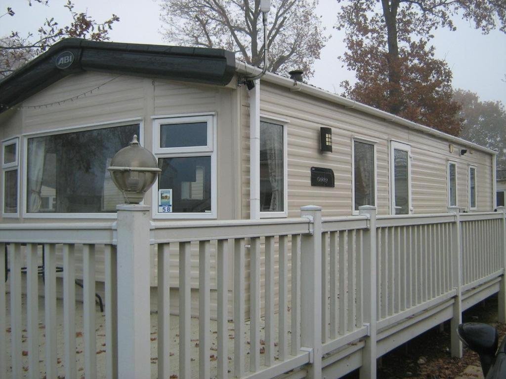 Lovely 6 Berth Caravan With Decking At Carlton Meres In Suffolk Ref 60058m Saxmundham