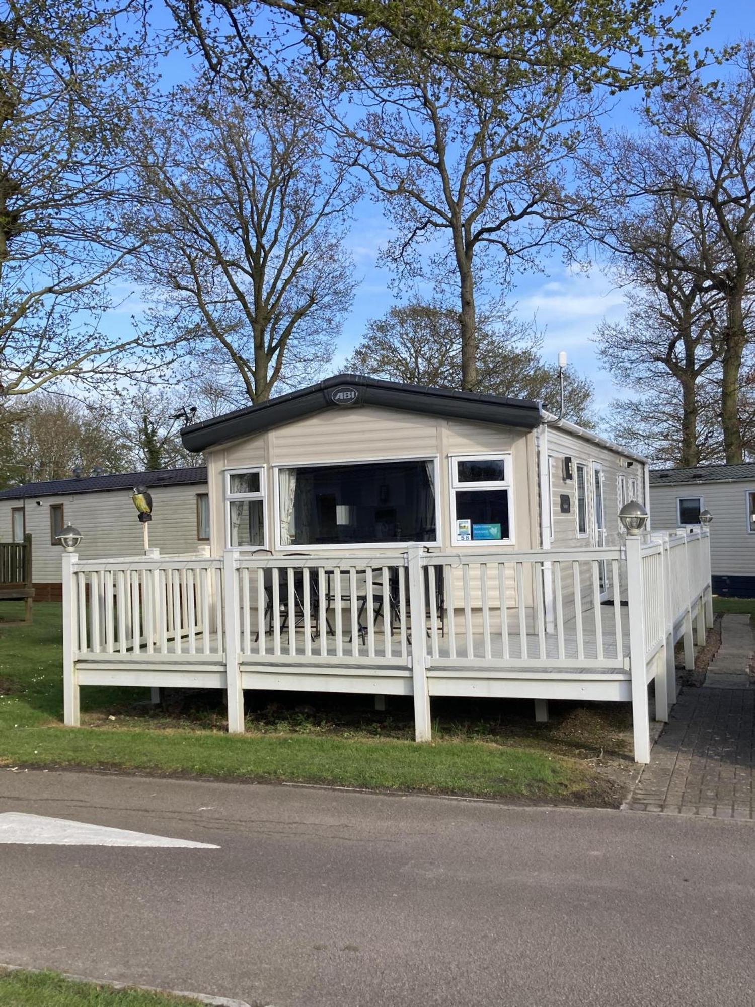 Lovely 6 Berth Caravan With Decking At Carlton Meres In Suffolk Ref 60058m Campsite *