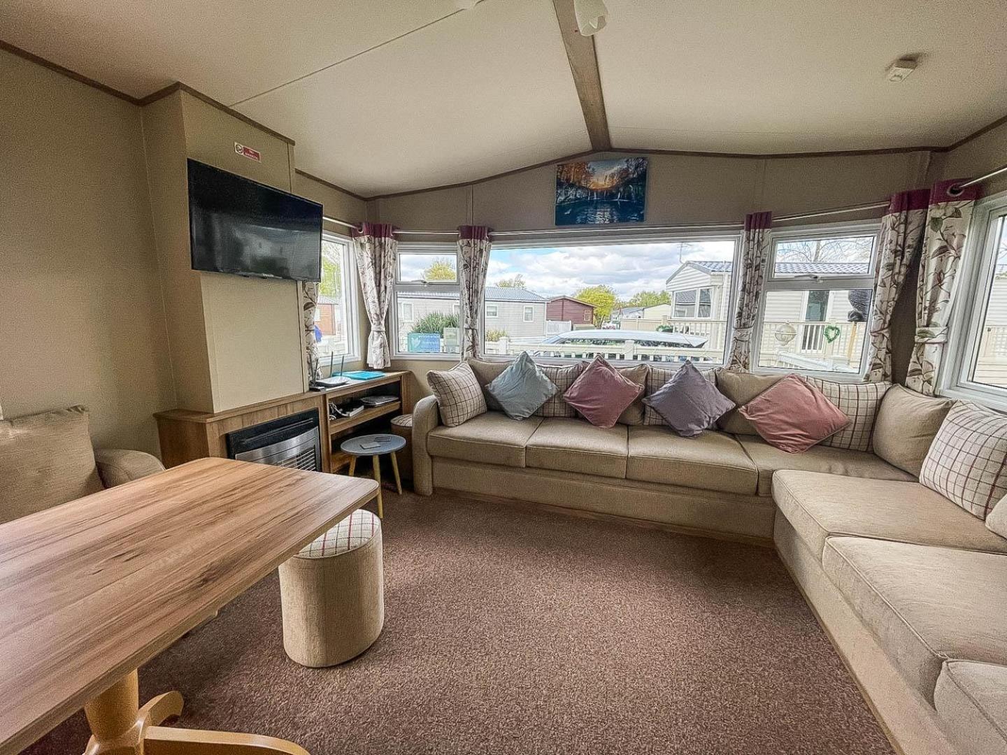 Lovely 6 Berth Caravan With Decking At Carlton Meres In Suffolk Ref 60058m Campsite Saxmundham
