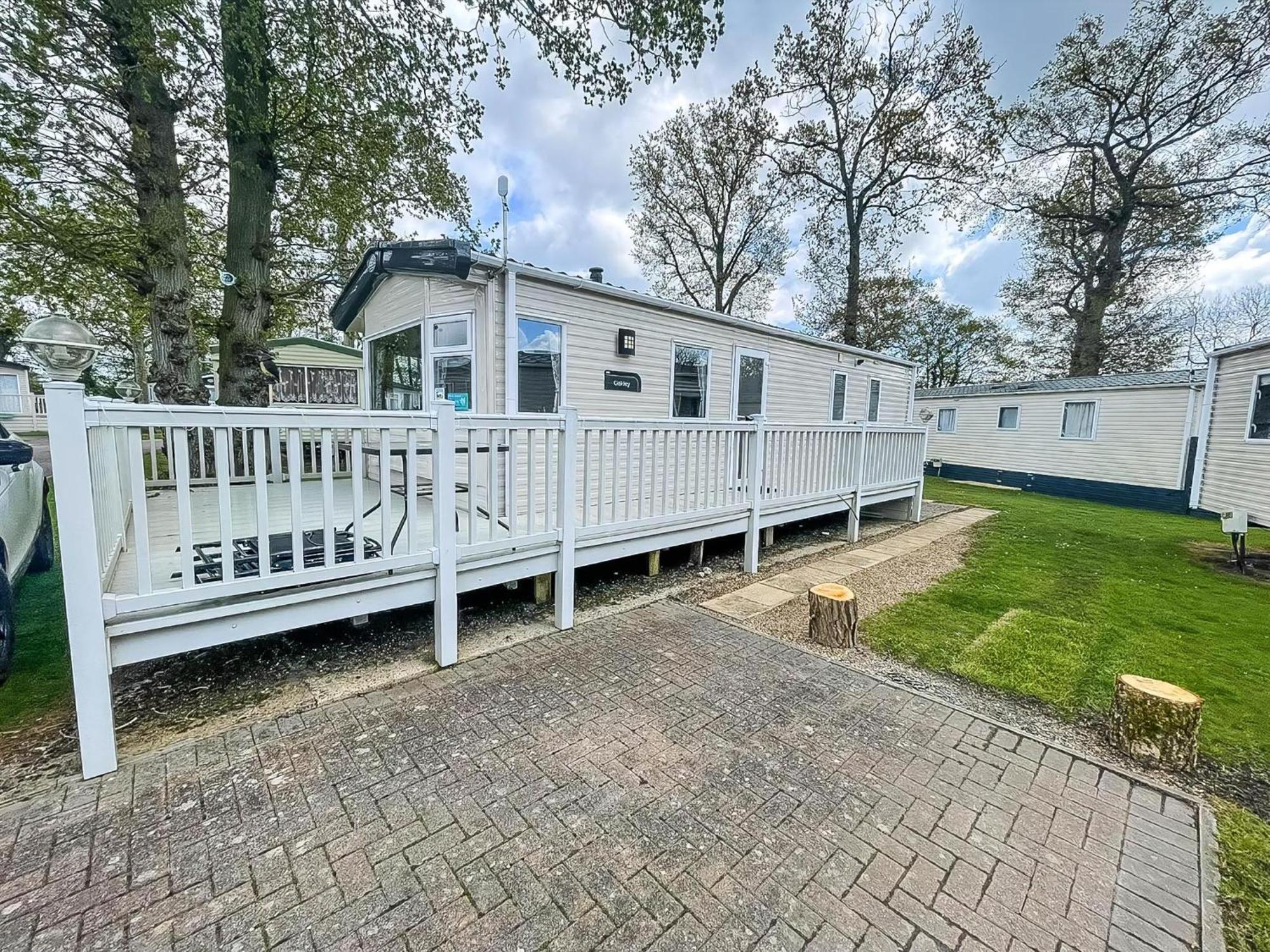 Campsite Lovely 6 Berth Caravan With Decking At Carlton Meres In Suffolk Ref 60058m